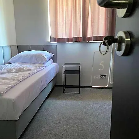 E-hotel Hotel